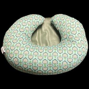 BOPPY NURSING PILLOW NEVER USED